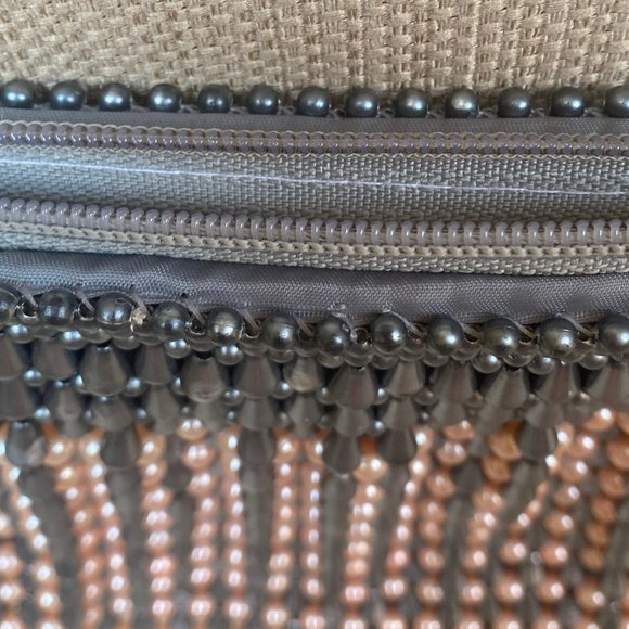 Pearl Embroidered vintage purse - Picture 3 of 8